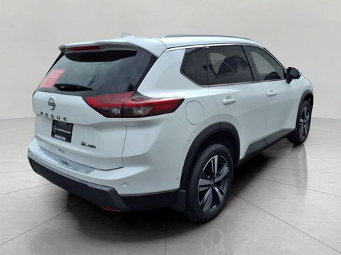 Used 2025 Nissan Rogue SL AWD/4WD image 34