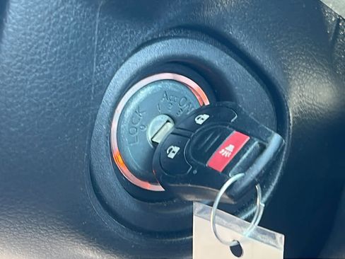 Used 2013 Nissan Rogue S AWD/4WD image 16