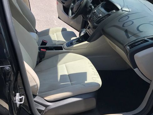Used 2018 Ford Focus SE FWD image 15