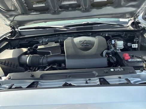 Used 2019 Toyota Tacoma TRD Sport image 8