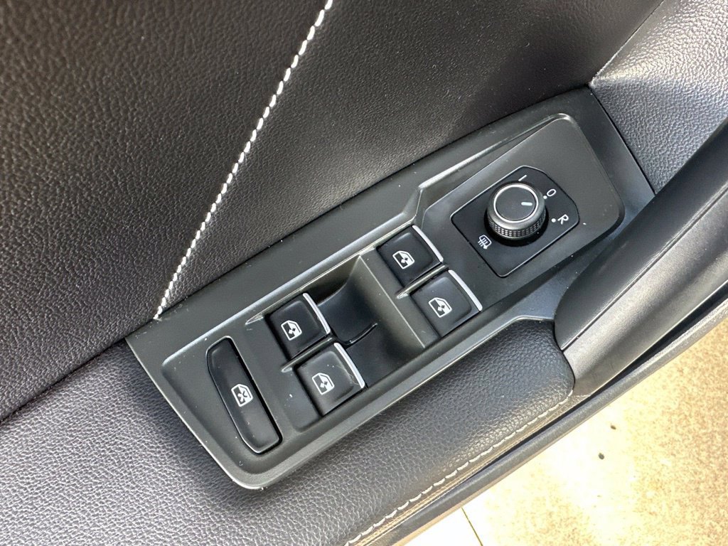 Used 2024 Volkswagen Tiguan SE R-Line FWD image 16