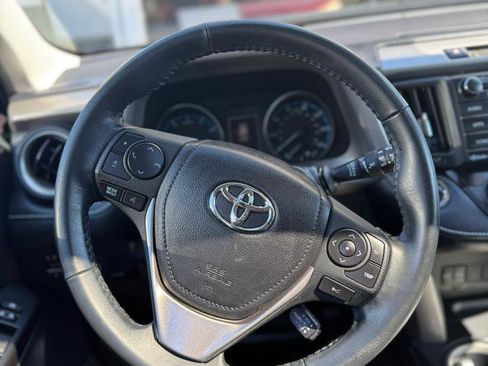 Used 2018 Toyota RAV4 XLE image 7