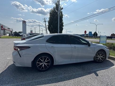 Used 2023 Toyota Camry SE w/ Cold Weather Package FWD image 5
