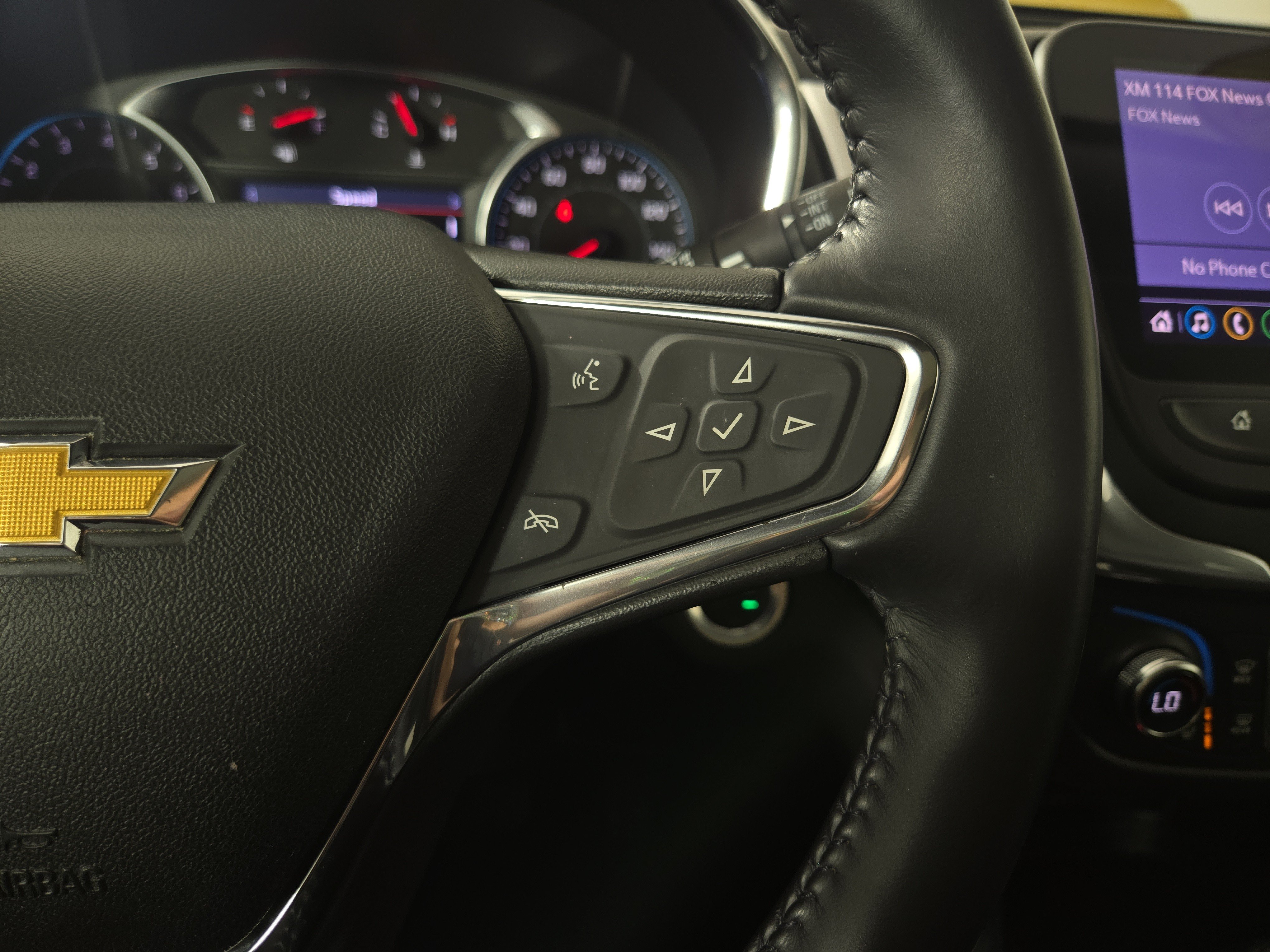 Used 2019 Chevrolet Equinox LT w/ Sun & Navigation Package FWD image 17