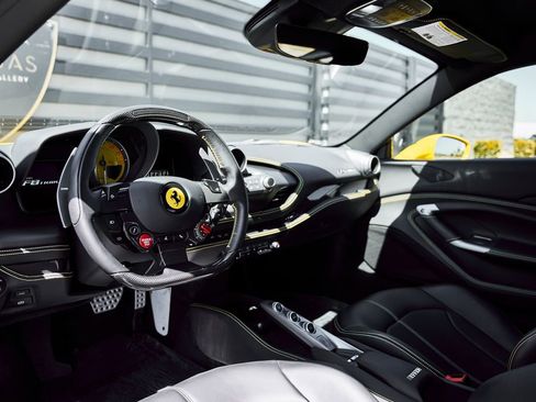 Used 2021 Ferrari F8 Tributo image 2