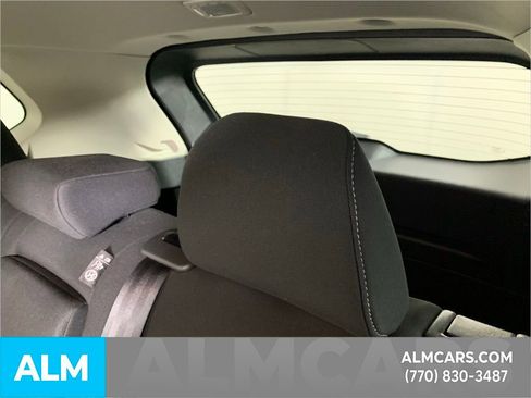 Used 2024 Nissan Rogue S image 27