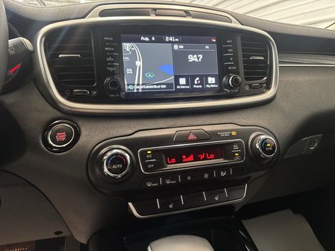 Used 2020 Kia Sorento SX image 19