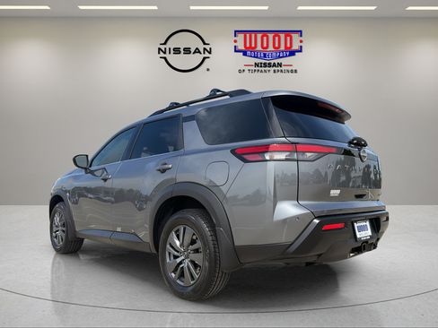 New 2026 Nissan Pathfinder SV w/ SV Premium Package AWD/4WD image 4