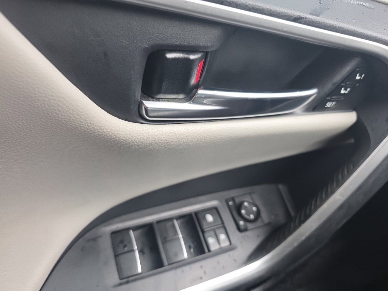 Used 2019 Toyota RAV4 Limited w/ Cold Weather Package AWD/4WD image 35