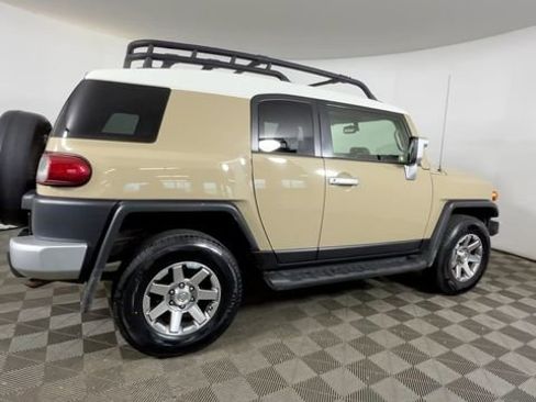 Used 2014 Toyota FJ Cruiser 4WD w/ Upgrade Package image 4
