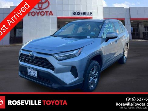 Used 2022 Toyota RAV4 XLE w/ Convenience Package AWD/4WD image 1