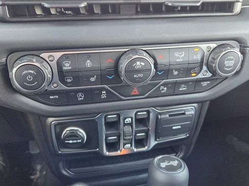 New 2026 Jeep Wrangler Sahara AWD/4WD image 18