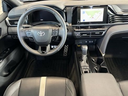 Used 2025 Toyota Camry SE image 29