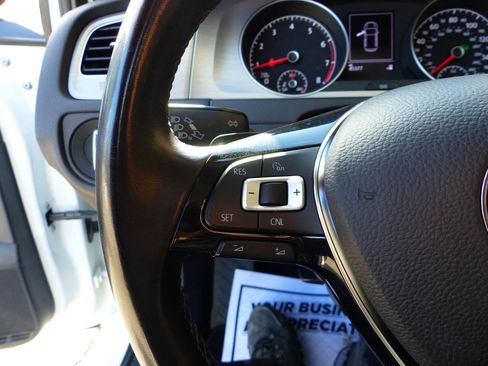 Used 2017 Volkswagen Golf SE image 24