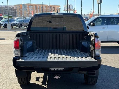 Used 2022 Toyota Tacoma TRD Sport w/ Technology Package image 4