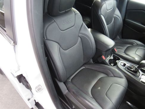 Used 2020 Jeep Cherokee Limited image 37