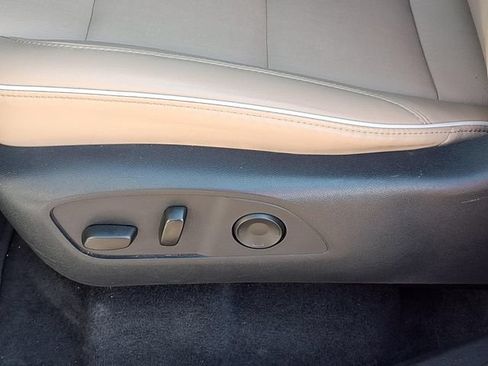 Used 2025 Buick Enclave Preferred FWD image 4