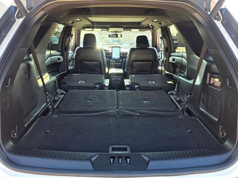 Used 2022 Ford Explorer ST w/ ST Street Pack image 21