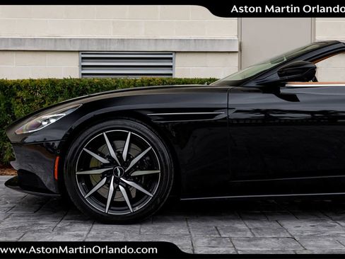 Used 2019 Aston Martin DB11 Volante image 36