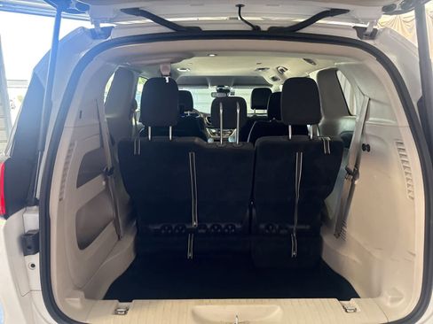 Used 2023 Chrysler Voyager LX FWD image 15