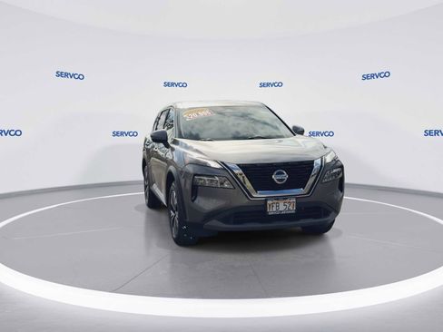 Used 2021 Nissan Rogue SV image 2