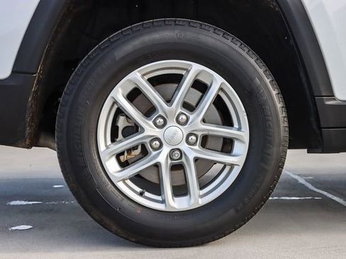 Used 2022 Jeep Grand Cherokee L Laredo w/ Luxury Tech Group I image 10