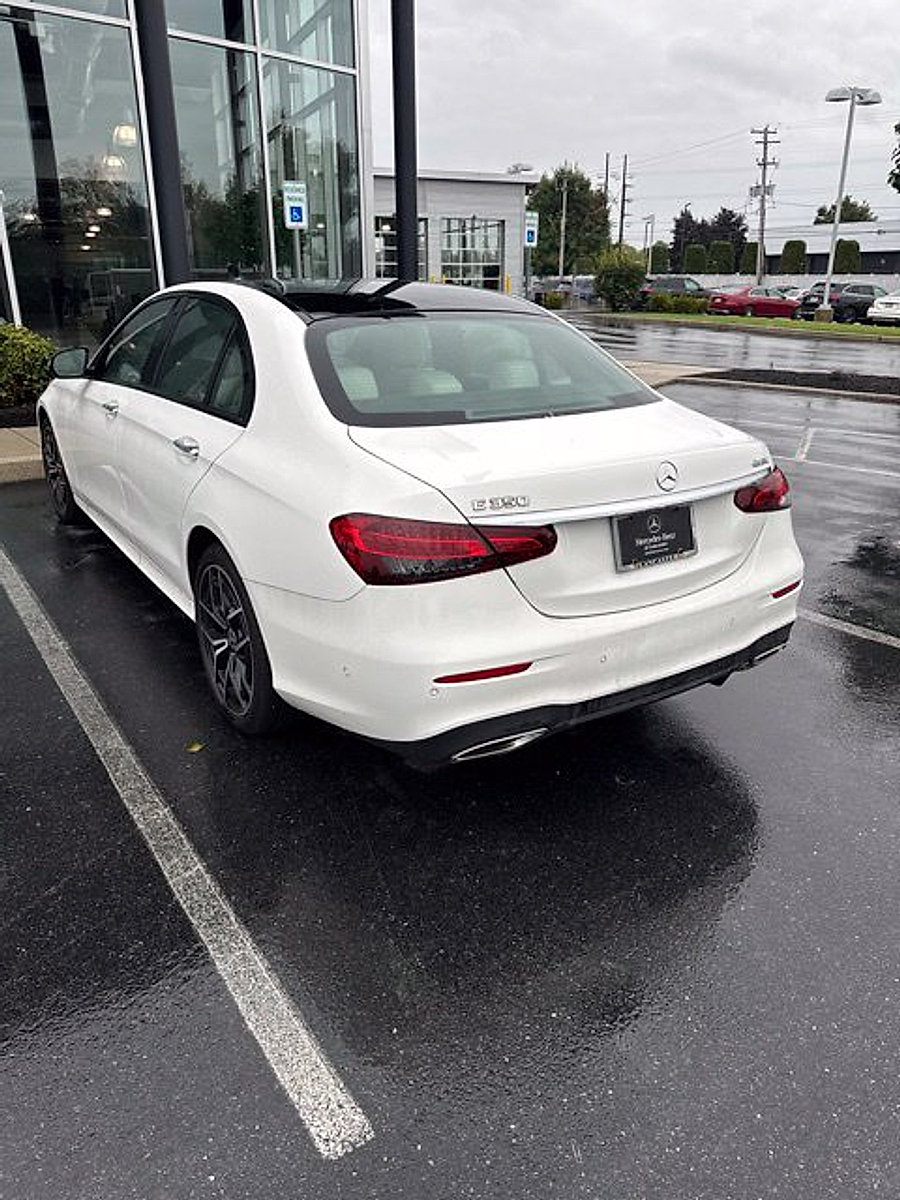 Used 2023 Mercedes-Benz E 350 4MATIC Sedan image 4
