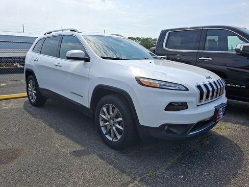 Used 2018 Jeep Cherokee Limited AWD/4WD image 3
