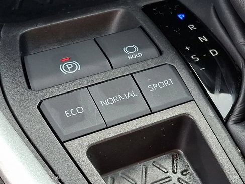 Certified 2025 Toyota RAV4 XLE FWD image 29