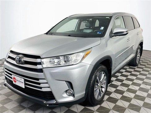 Used 2019 Toyota Highlander XLE AWD/4WD image 3