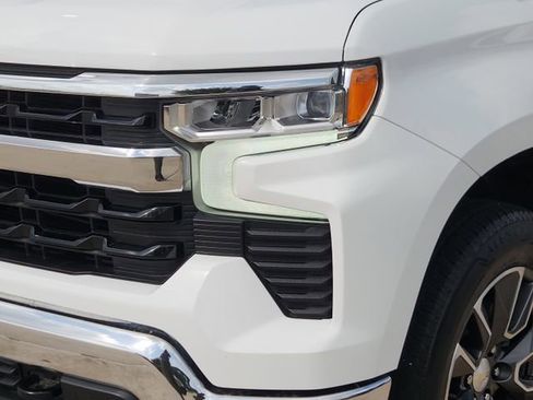 Used 2023 Chevrolet Silverado 1500 LT AWD/4WD image 9