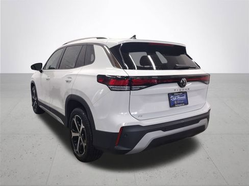 New 2025 Volkswagen Tiguan SE image 10