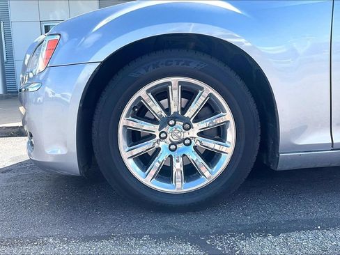 Used 2014 Chrysler 300 w/ Driver Convenience Group RWD image 4
