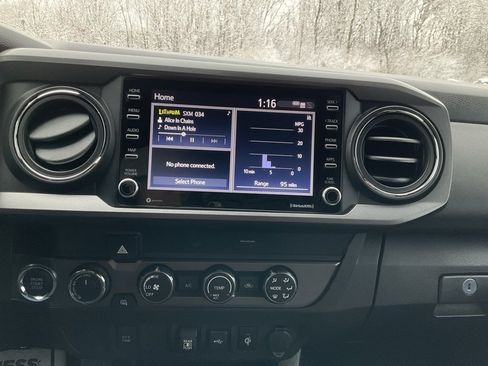 Used 2020 Toyota Tacoma TRD Off-Road image 3