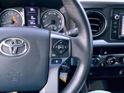 Used 2016 Toyota Tacoma SR5 w/ SR5 Appearance Package (SN) image 25