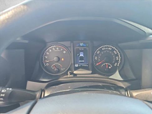 Used 2018 Toyota Tacoma SR image 9