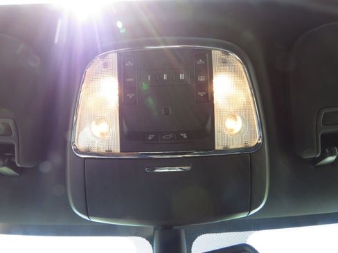 Used 2014 Jeep Grand Cherokee Overland w/ Advanced Technology Group AWD/4WD image 28