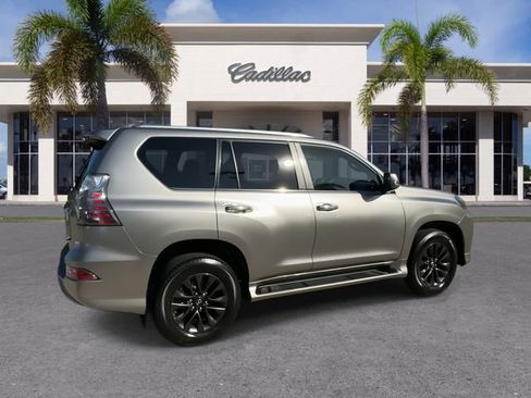 Used 2020 Lexus GX 460 Premium w/ Premium Package image 15