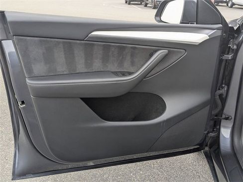 Used 2023 Tesla Model Y Long Range image 9