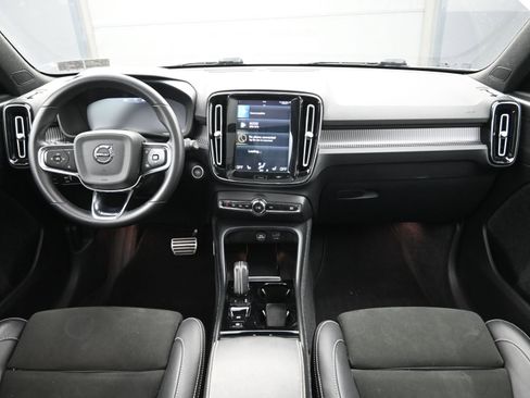 Used 2022 Volvo XC40 T5 R-Design image 19