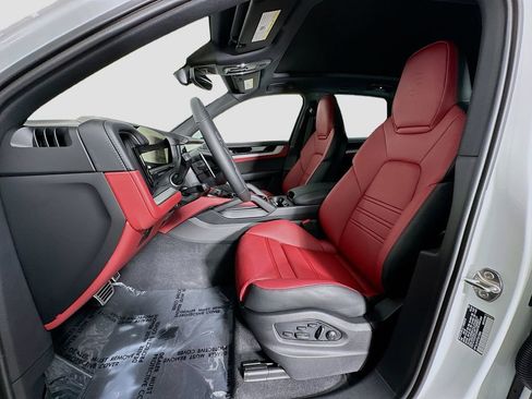 New 2026 Porsche Cayenne S image 5