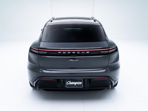 Certified 2025 Porsche Macan Electric image 10