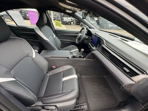 Used 2025 Toyota Camry SE image 33