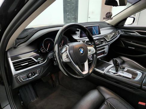 Used 2017 BMW 740i image 13