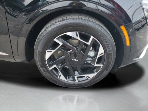 Certified 2025 Kia Sportage SX image 32