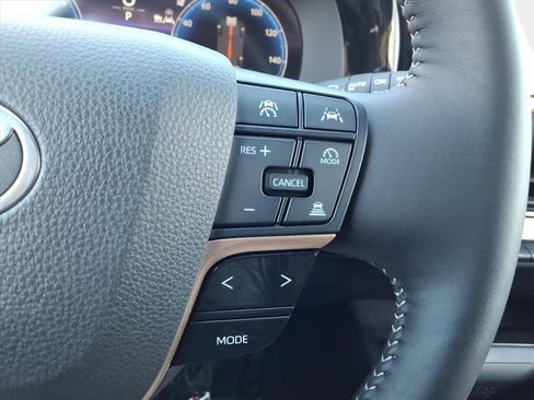 Used 2025 Toyota Crown Signia image 23