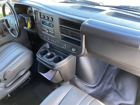 Used 2023 GMC Savana 2500 Extended w/ Driver Convenience Package image 8