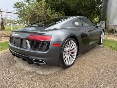 Used 2017 Audi R8 V10 w/ Carbon Exterior Package AWD/4WD image 3