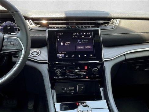 Used 2025 Jeep Grand Cherokee L Altitude RWD image 7