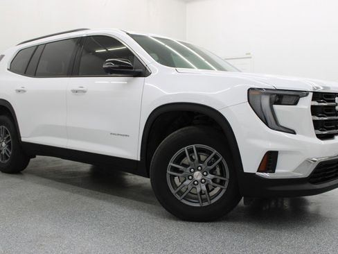 Used 2025 GMC Acadia Elevation image 1